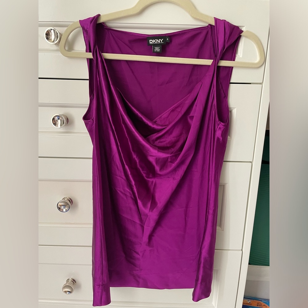 DKNY top